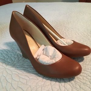 SOLD - NIB Jessica Simpson Almond Cash Wedge Pump